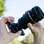 Um acessório permite acoplar lentes SLR da Canon ou Nikon, que permitem ajustar a câmera manualmente, na câmera do iPhone. Custa US$ 250 no site Photojojo. Foto: Divulgação
