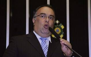 PF enxerga caráter suspeito de mensagens entre Vargas e doleiro, informa juiz