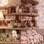 A pintura da lareira com aplicações imita a textura de pedras. Foto: Divulgação