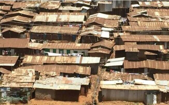 Kibera é afetada por péssimas condições sanitárias, pobreza e desemprego