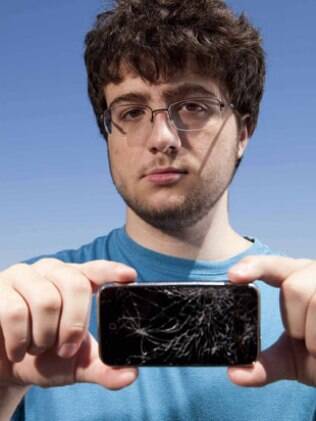 Comex, o hacker que desbloqueou o iPhone