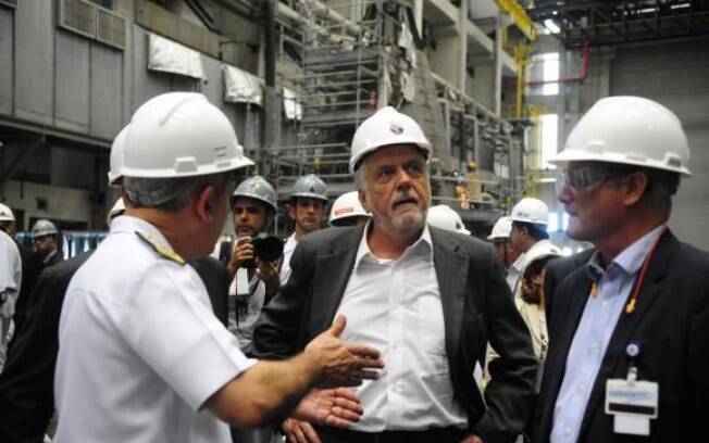 Jaques Wagner, ministro da Defesa, visita o Estaleiro e Base Naval (EBN) da Marinha em Itagua, RJ