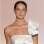 O laço em um ombro só deixa o vestido mais descolado. De Rosa Clará. Foto: Divulgação/Barcelona Bridal Week