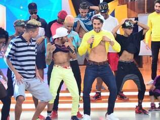 Marcos Mion com o grupo Na Batalha