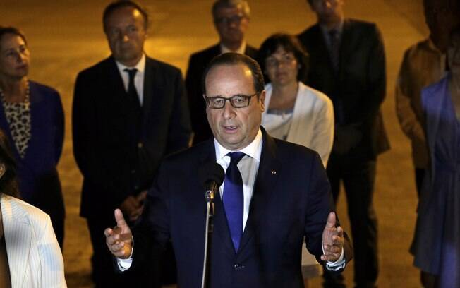 Presidente francês, François Hollande, desembarca em Cuba