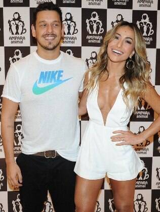 João Vicente e Sabrina Sato em evento da ONG Ampara Animal