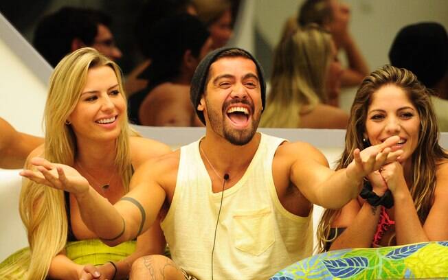 Fernanda, Yuri e Anamara: participantes do programa, assim como espectadores, são vistos como