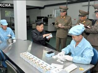 Kim Jong Un em visita à fábrica do Arirang