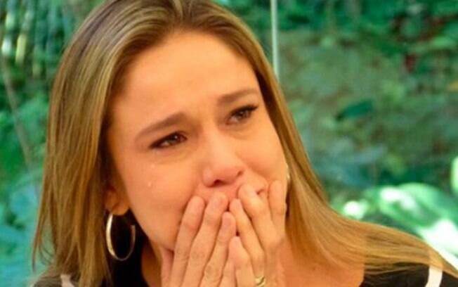 Fernanda Gentil chora com declaração de amor