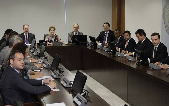 Presidente Dilma Rousseff com líderes dos partidos da base aliada no Senado nesta semana