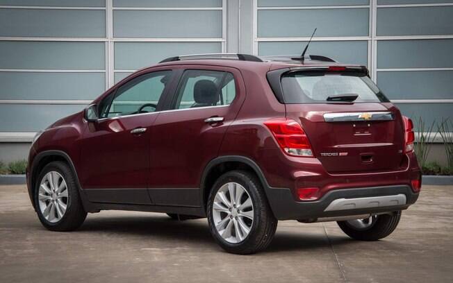 Chevrolet Tracker 2017 tem mudanças na traseira como as lanternas com novos detalhes e o para-choque reestilizado