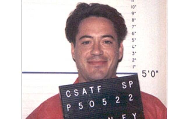 Dentre as diversas prisões do ator Robert Downey Jr, esteve a por porte ilegal de arma em 1996