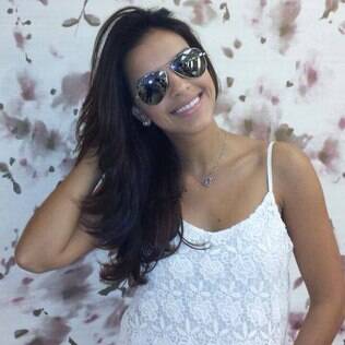 Mariana Rios volta a ficar morena