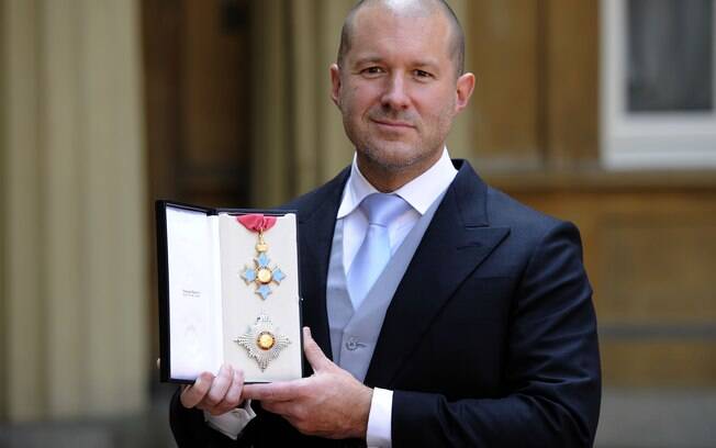 Jonathan Ive ganhou o título de Sir, no Reino Unido, por suas realizações à frente da Apple