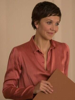 Maggie Gyllenhaal em cena de “The Honourable Woman“