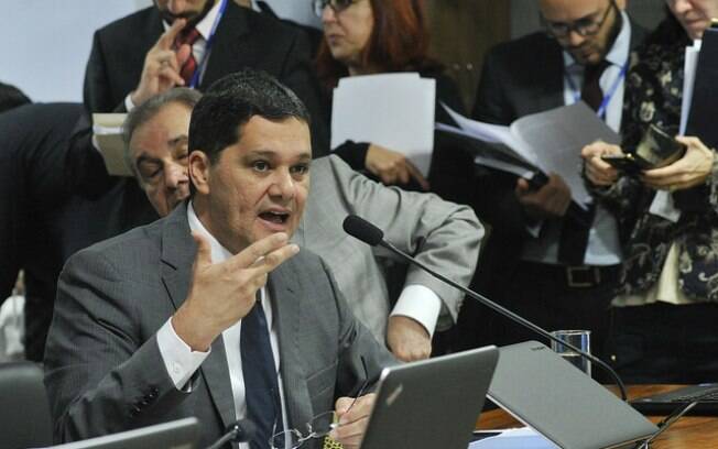O senador Ricardo Ferraço (PSDB-ES) relata a proposta que reduz maioridade penal para 16 anos
