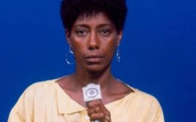 Glória Maria em 1977 como repórter da Globo
