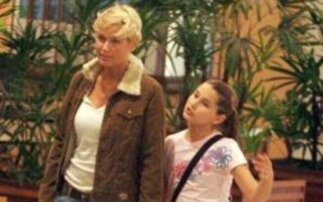 Xuxa passeando com sua filha Sasha em 2011