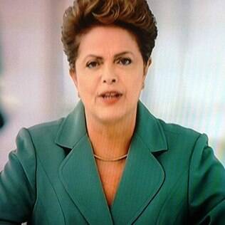 Presidente Dilma Rousseff (PT) faz pronunciamento sobre a crise na noite deste domingo (08)