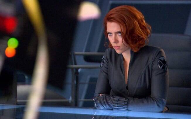 Scarlett Johansson como a personagem Viúva Negra em cena de "Os Vingadores"