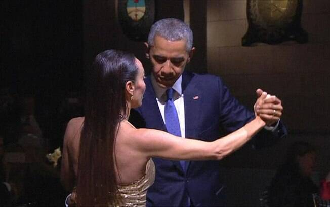 Barack Obama já se arriscou no tango em jantar com Macri em Buenos Aires, capital argentina
