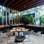 Restaurante decorado por Renata Seripieri se destaca pelos panos de vidro e design retilíneo . Foto: Fernando Genaro / Fotoarena