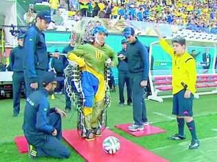 Nicolelis foi responsável pelo exoesqueleto que deu chute inicial na Copa