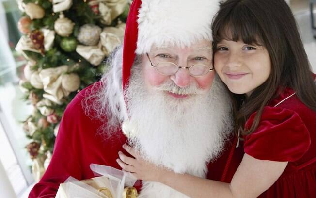 Quando questionados sobre o Papai Noel, pais devem ser francos com a criança e não forçar a crença