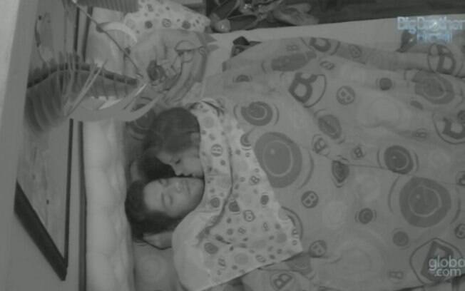 Andressa e Nasser namoraram antes de dormir