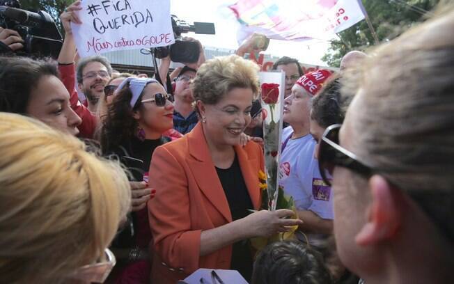 Grupo de apoiadores de Dilma era composto, em sua maioria, por mulheres 