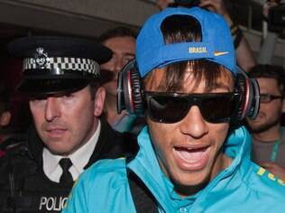 Neymar é fã dos fones da Beats
