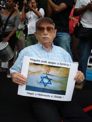 Henry Nekrycz, também conhecido como Ben Abraham, saiu de Auschwitz pesando 28 kg e com tuberculose