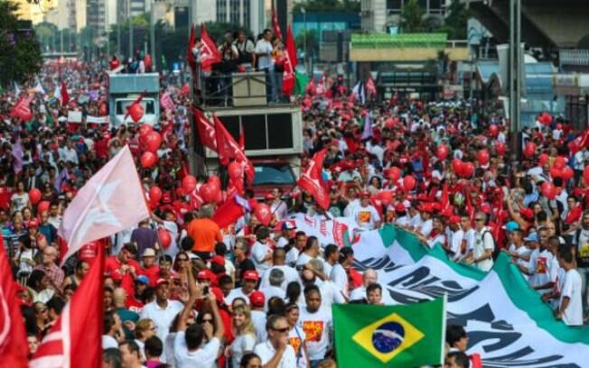 Manifestantes contra o impeachment saem às ruas em diversas cidades
. Foto: Paulo Pinto/Agência PT