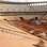 No mês passado, os 288 pilares que compõem a fachada da arena e formam a área de acesso foram instalados. Foto: Divulgação