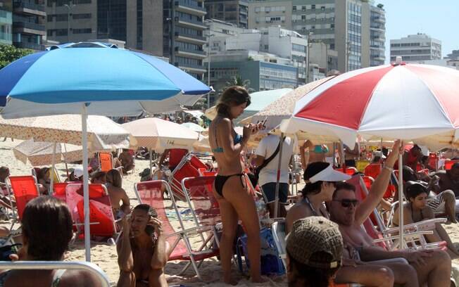 Turistas lotam praias no Rio de Janeiro (04/01/2014)