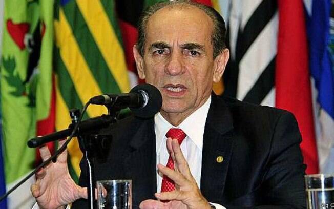 O relator, o deputado Marcelo Castro (PMDB-PI), se posicionou contrariamente ao distritão e não queria inclui-lo em seu relatório