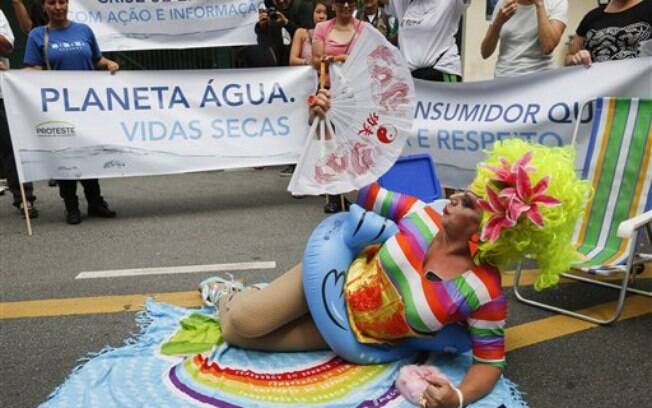 Em São Paulo, moradores organizaram uma passeata contra a falta de água. Foto: AP Photo