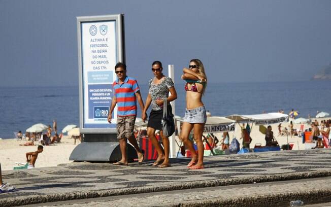 Banhistas aproveitam praia no fim de semana de calor e sol que antecede o Ano Novo (28/12/2013)