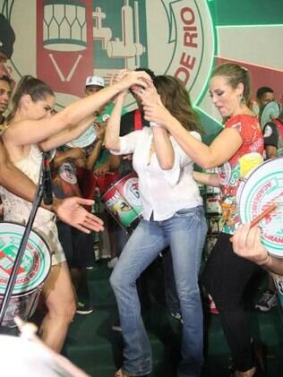 Fernanda Machado, Christiane Torloni e Paolla Oliveira no samba