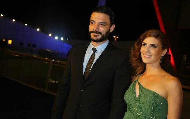 Kiko Pissolato e a mulher na gravação do especial de fim de ano da Globo