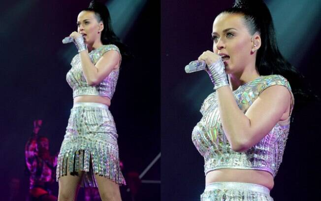 Roupa não favorece e Katy Perry deixa pneuzinho à mostra durante apresentação