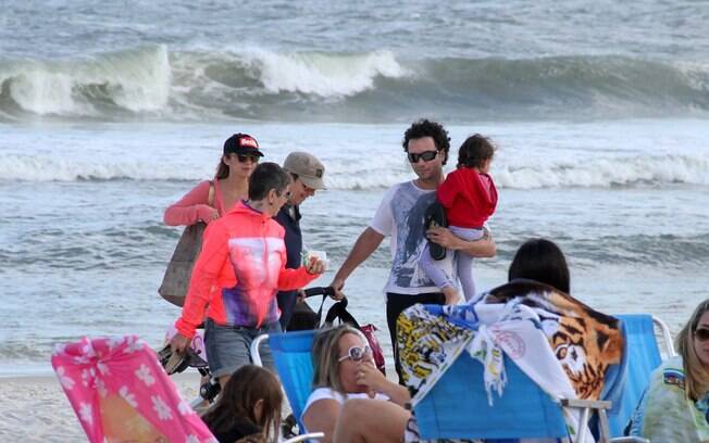 Marco Luque: não teve sol, mas teve diversão com a família na praia