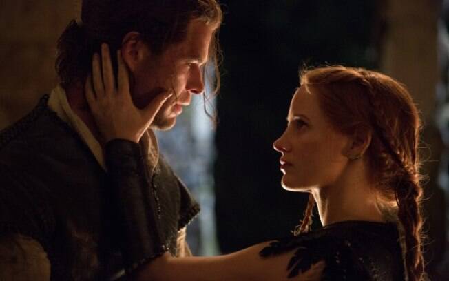 Jessica Chastain faz a caçadora dona do coração do personagem de Hemsworth