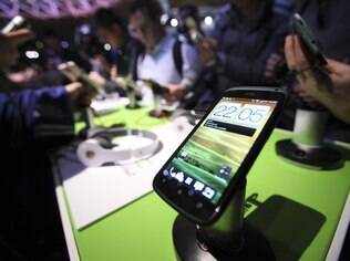 Aparelhos com Android, como o HTC One X, dominam o mercado