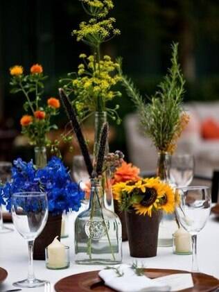 Suportes diferentes podem servir como vaso para flores