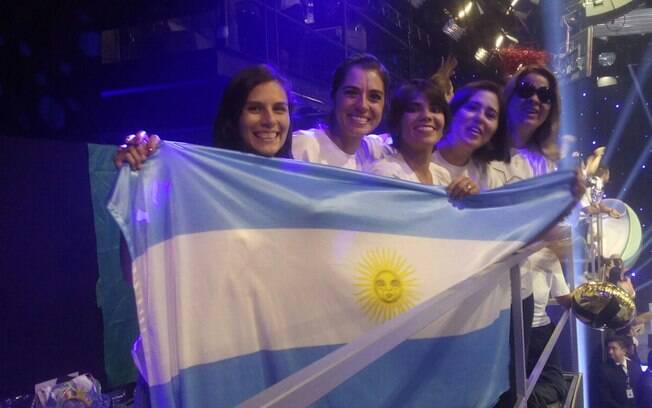 Fãs argentinos acompanham chegada de Xuxa