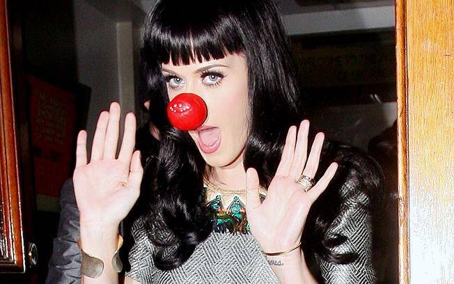 Katy Perry com nariz de palhaço para apoiar o Red Nose Day