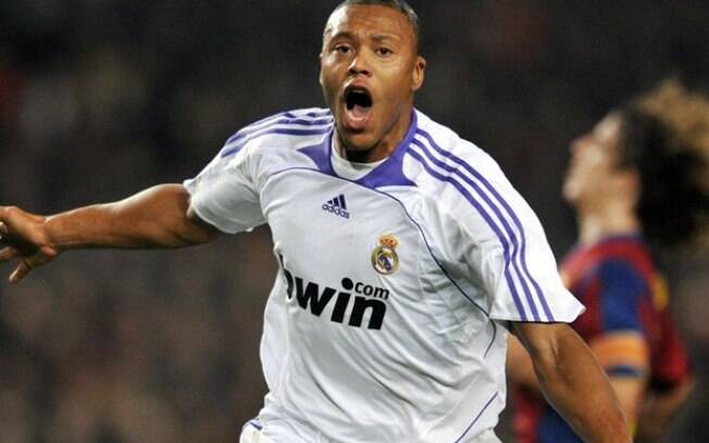 Júlio Baptista com a camisa do Real Madrid