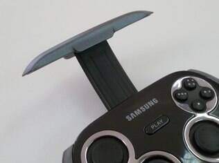 Game Pad tem encaixe para celulares de diversos tamanhos