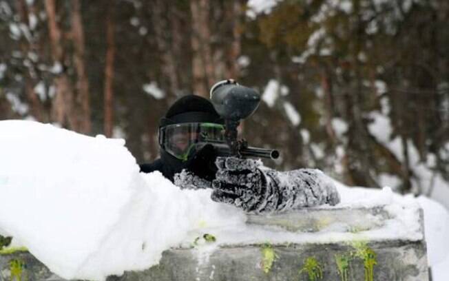 Paintball é uma ativade que pode ser feita na neve Paintball é uma ativade que pode ser feita na neve